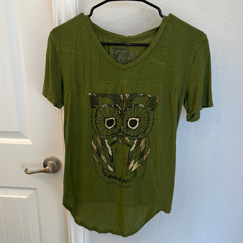 Fifth sun XS green owl print short sleeve shirt